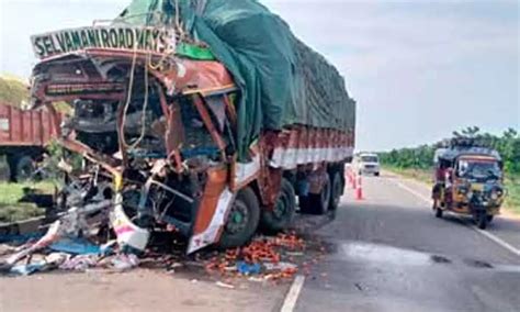 2 killed after lorry rams into another at Gadwal