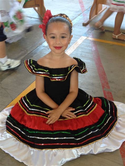 Mexicana 1 | Mexican outfit, Traditional mexican dress, Mexican dresses