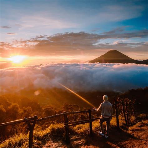 Tips Mendaki Bukit Sikunir Dieng Untuk Berburu Golden Sunrise | AuroraXa