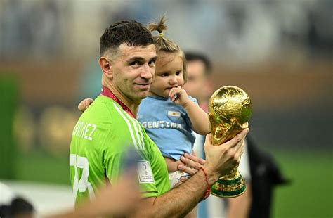 Emiliano Martinez, from struggling at Arsenal to winning World Cup ...