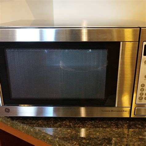 GE Turntable Microwave Oven | EBTH