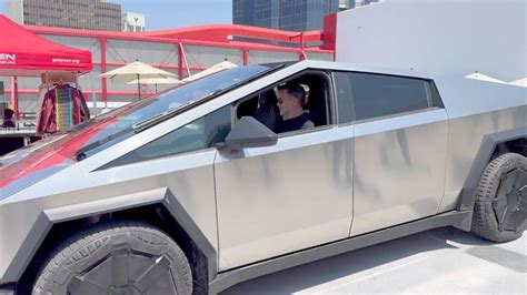 Tesla Chief Designer's video shows how to open Cybertruck doors, the ...