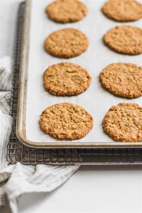 HOBNOBS (AKA CRUNCHY OATY COOKIES) | Food & Table