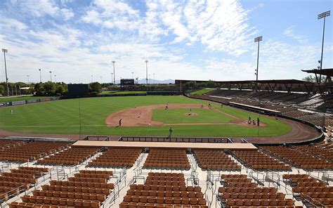 Glendale in dispute with White Sox, Dodgers over cost of female locker ...