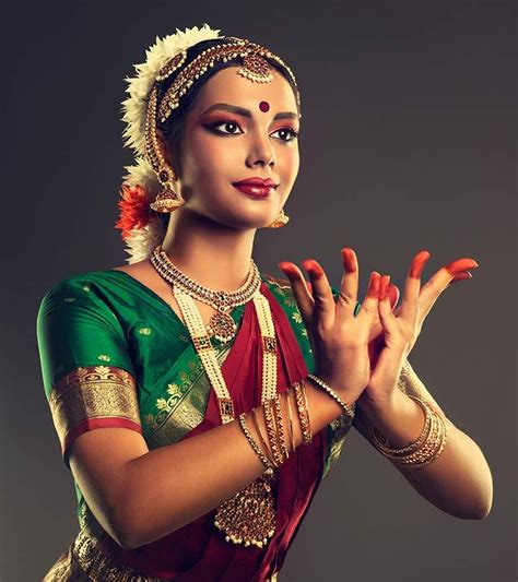 How To Do Bharatanatyam Makeup? - Step By Step Tutorial