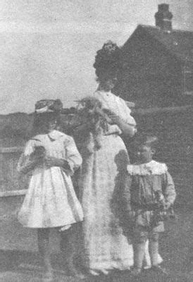 A perfect Edwardian family! Eric Blair (far right, and real name of ...