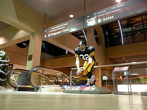 Franco Harris' Immaculate Reception Statue - 2 | rafachapa | Flickr