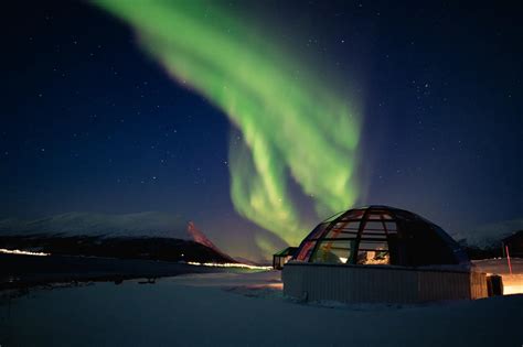 Glass igloo hotel near Tromsø - Lyngen North