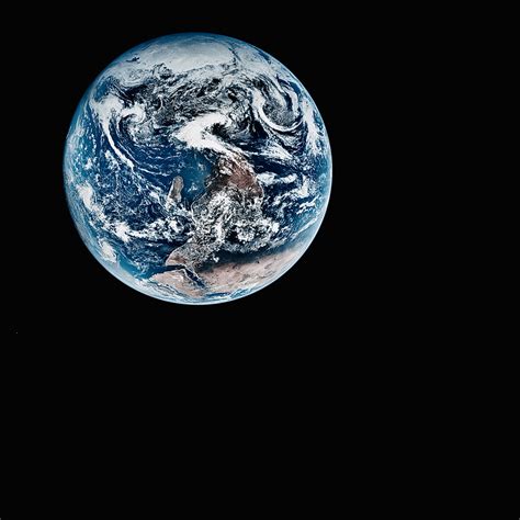 The original Apollo 17 "Blue Marble" photo of Earth : nasa