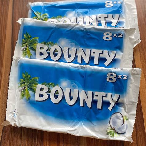 Bounty Chocolate Bar (History, Flavors & Marketing) - Snack History