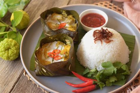 Cambodian Steamed Fish Curry (Amok Trey) | Asian Inspirations