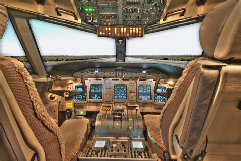 Q400 NextGen Cockpit | Cockpit, Pilot, Pilot training