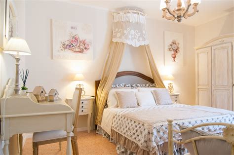 Everything To Consider About Shabby Chic Bedrooms - Décor Aid