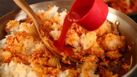 Kimchi fried rice (Kimchi-bokkeumbap) recipe by Maangchi