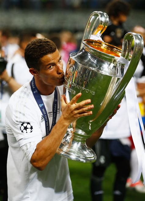 20 top photos from Cristiano Ronaldo’s celebration after scoring PK to ...