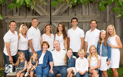 3 Tips for Beautiful Family Reunion Portraits - Goodhart