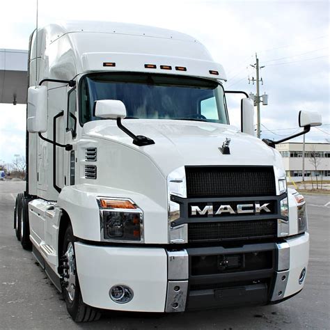 VOLVO VNL 860 on Instagram: “ 👑 ” in 2024 | Mack trucks, Cool trucks ...