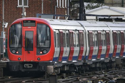 District line delays: TfL commuters face London rush hour misery after ...