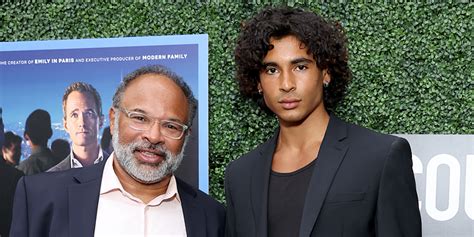 Geoffrey Owens’s Son Jordyn Owens Makes Debut in Netflix’s ‘Uncoupled ...