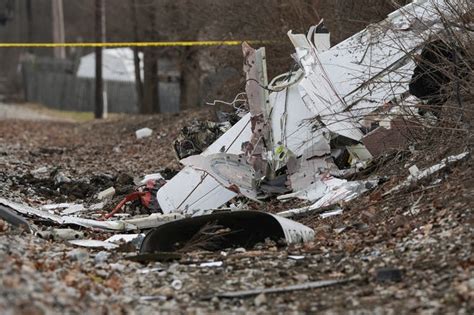 One dead after small plane crashes on south side of Indianapolis