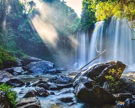 Kulen Waterfall & 1000 Lingas Tour - Siem Reap Shuttle Tours