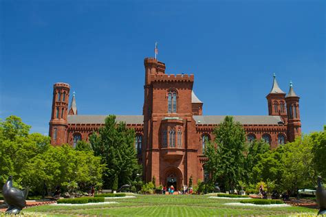 Visitor's Guide & History of the Smithsonian Castle