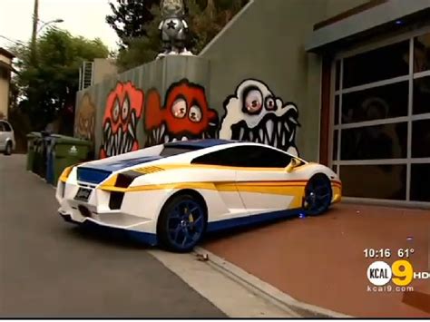 Chris Brown's "monster graffiti" house angers neighbors - CBS News