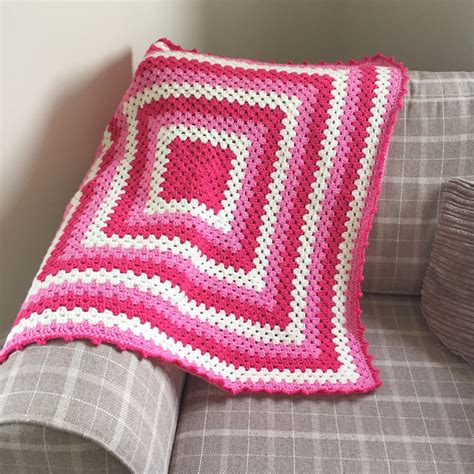 Crochet granny square blanket - Hello Deborah