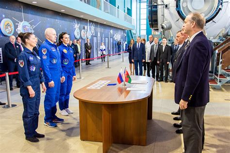 Soyuz MS-25 crew members meet with mission managers | Flickr