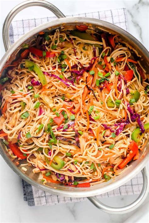 Vegetable Hakka Noodles | Indo Chinese Recipe - Ministry of Curry