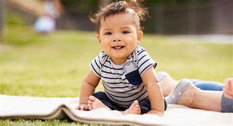 When do babies start to sit up? | BabyCenter