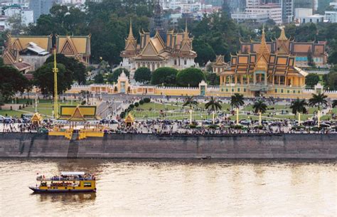 Phnom Penh River Cruise Boat Passing the Royal Palace,at Sunset ...