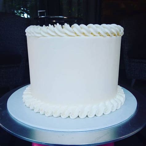 Presenting our plain Vanilla Buttercream cake. 18cm round cake. Big ...