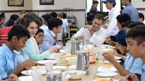 Rahul Gandhi did lunch with children in Doon School - राहुल गांधी और ...