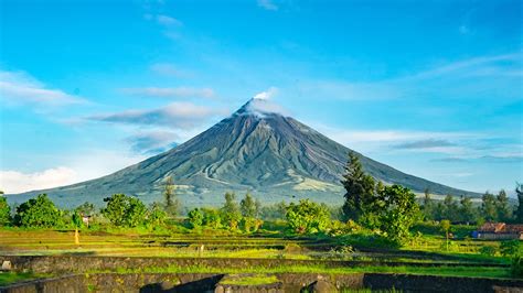 Albay's Mayon Volcano raised to Alert Level 1