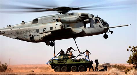 CH-53E Super Stallion - The Military's Biggest Helicopter Hauls A Tank ...