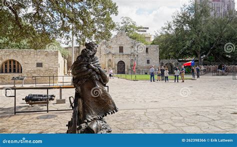 Statue at Alamo Museum in San Antonio Texas - SAN ANTONIO, UNITED ...