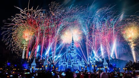 #DisneyParksLIVE: Watch the Replay of New Year’s Eve Fireworks Now ...