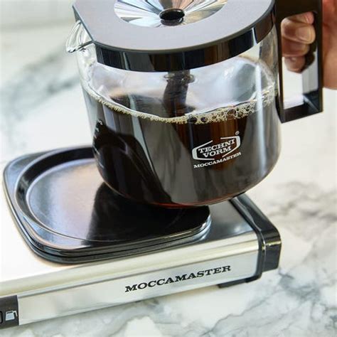 Moccamaster Coffee Maker Review: A Stylish Pour-Over Coffee Maker That ...