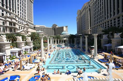 These Are the 13 Best Pools in Las Vegas | Las vegas pool, Vegas pools ...