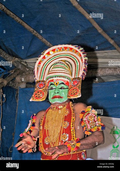 Ottan Thullal dance Performance, Kerala, India Stock Photo - Alamy