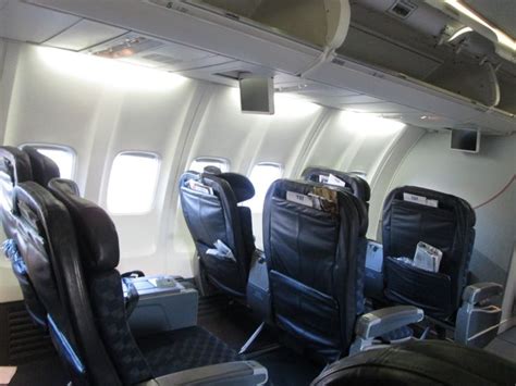 American Airlines Boeing 737-800 First Class Cabin Seats Photos