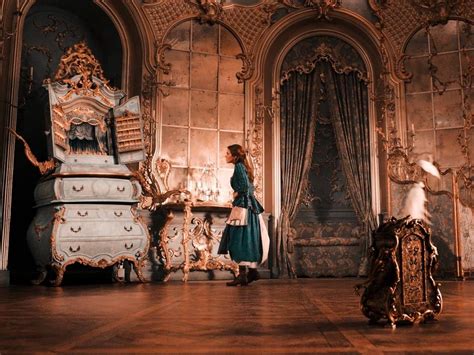 La bella durmiente. Emma Watson | Beauty and the beast bedroom, Beauty ...