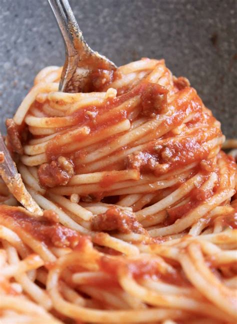 Spaghetti Sauce (Easy Italian Recipe with 6 Ingredients) - Christina's ...