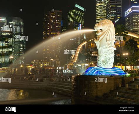 dh Merlion Park MARINA BAY SINGAPORE Merlion statue night time lights ...