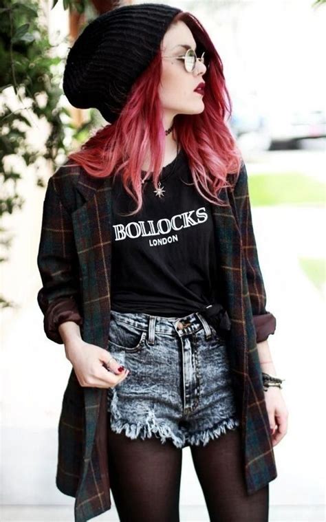 7 Street Style Outfits with Beanies to Recreate This Fall ... | Grunge ...