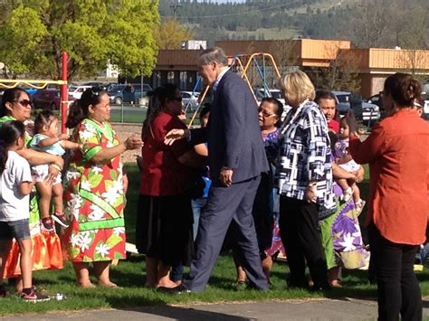 Spokane's Marshallese Greet, Thank Governor Inslee | Spokane Public Radio