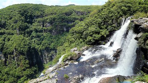 trekking in the Fortaleza canyon - Serra Geral National Park • Hiking ...