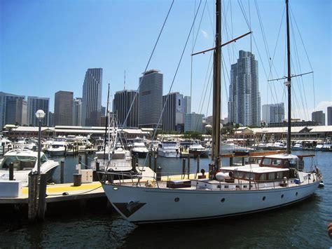 Boats in Miami Port - Click & Boat Blog