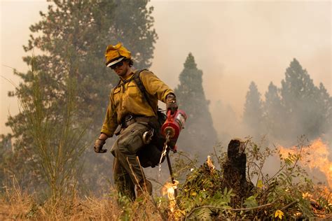 US Wildfire Fighters Are Hitting a Pay Cliff at the Worst Time - Bloomberg